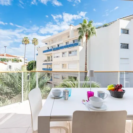 3-br With Pool Parking & Beaches 100m Away Apartment *