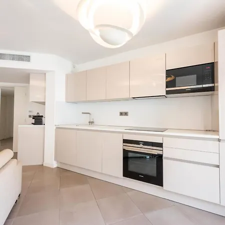 3-br With Pool Parking & Beaches 100m Away Daire *