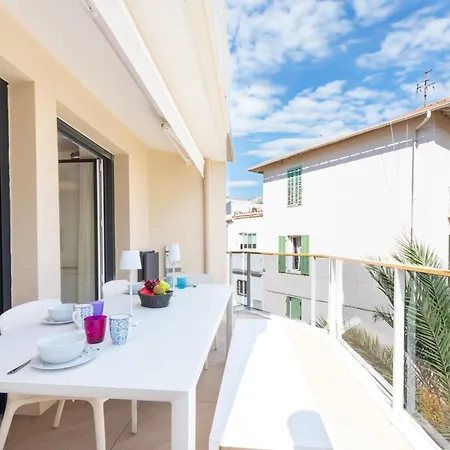 3-br With Pool Parking & Beaches 100m Away Daire