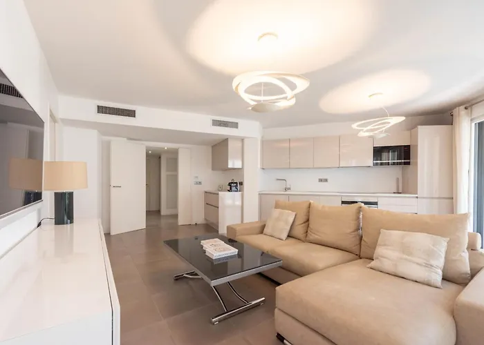 3-br With Pool Parking & Beaches 100m Away Daire *