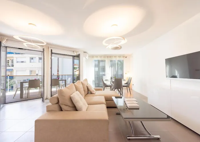 Daire 3-br With Pool Parking & Beaches 100m Away *