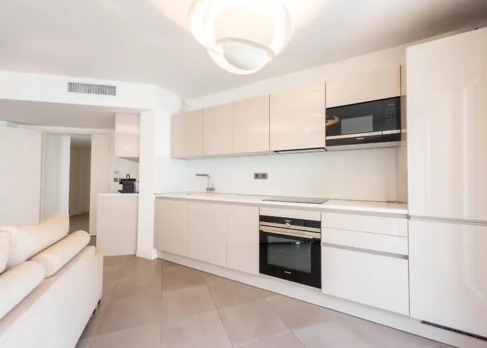 3-br With Pool Parking & Beaches 100m Away Daire *