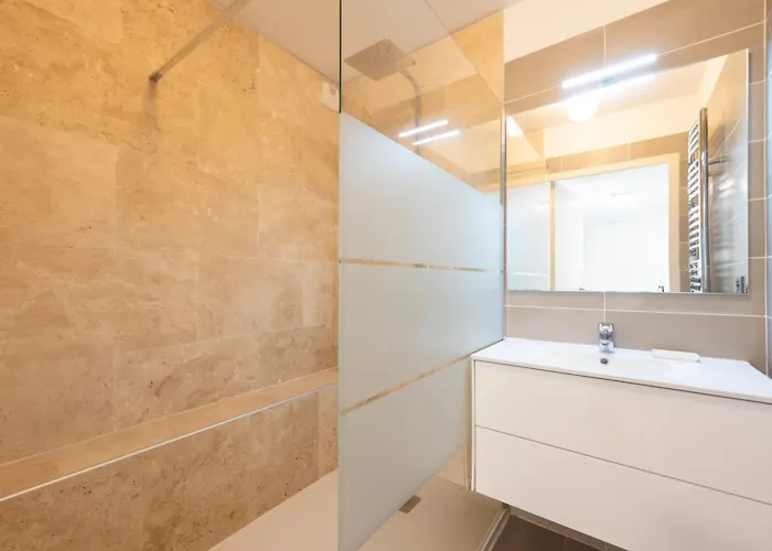 Daire 3-br With Pool Parking & Beaches 100m Away