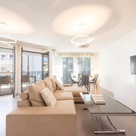 Appartamento 3-br With Pool Parking & Beaches 100m Away *