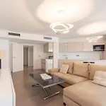 3-br With Pool Parking & Beaches 100m Away Apartment *