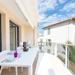 3-br With Pool Parking & Beaches 100m Away Apartment