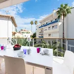 Apartment 3-br With Pool Parking & Beaches 100m Away *